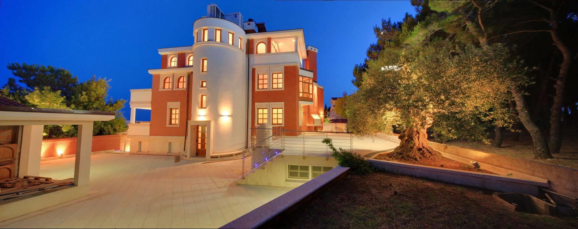 Luxury Boutique Hotel Villa Vulin プーラ エクステリア 写真